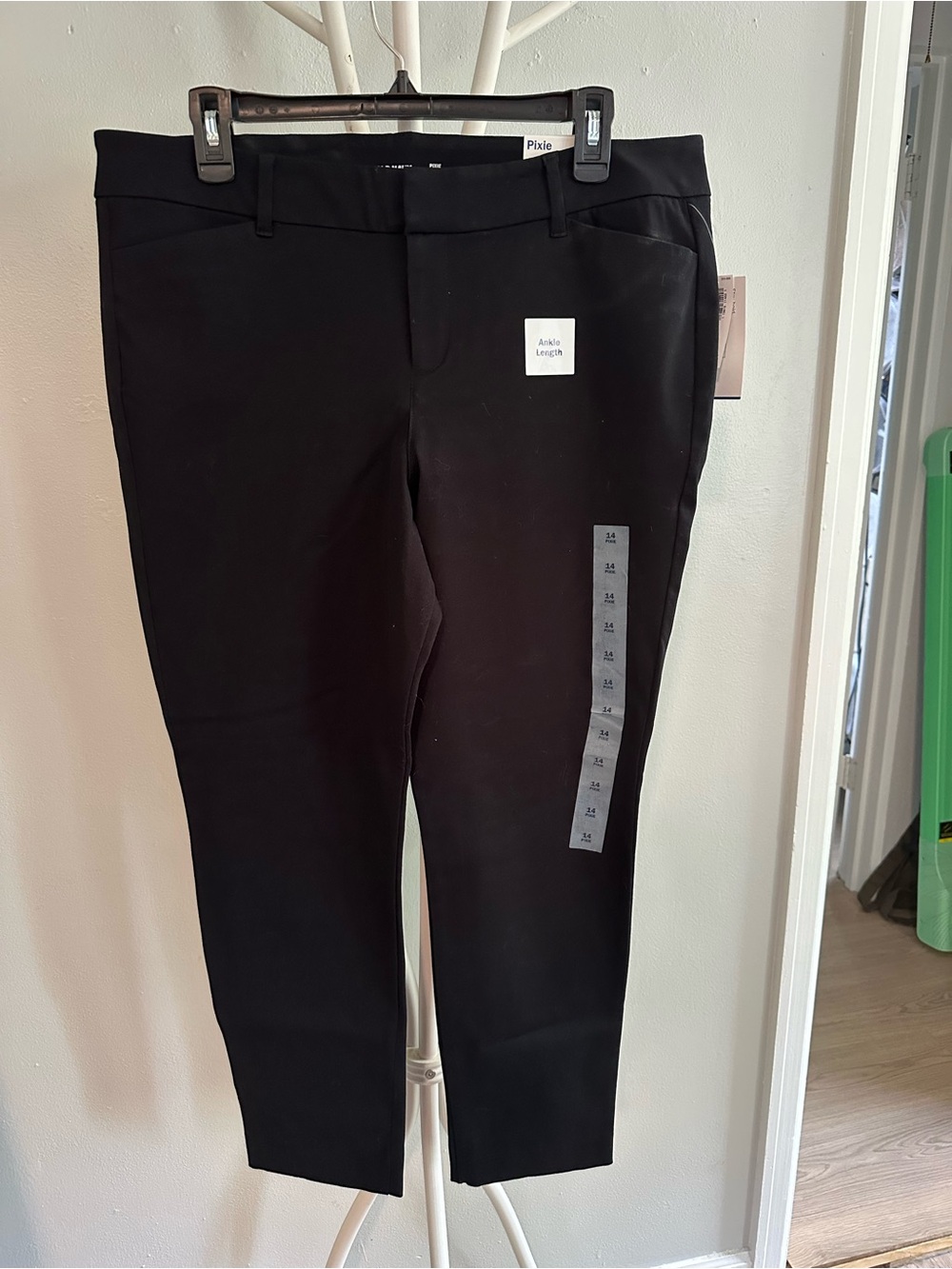 Old Navy Black Ankle-Length Pixie Pants